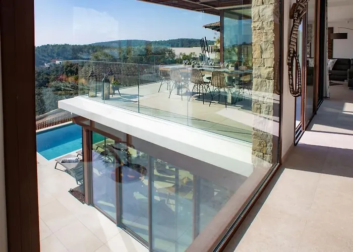 Karma, Vue Mer, Piscine