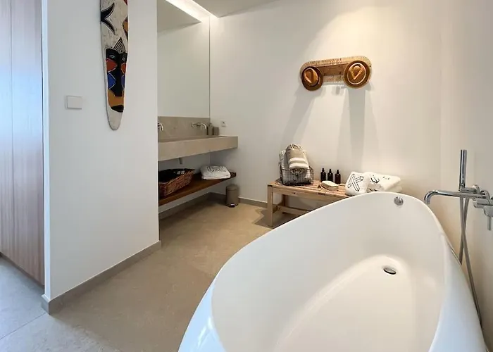 Karma, Vue Mer, Piscine